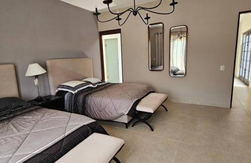 San Miguel de Allende House | Casa Marialba- ventanas golf