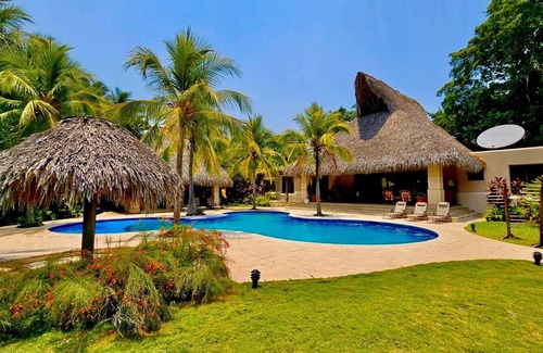 Puerto San Jose House | Casa Marina Spacious 4-bedroom bungalow with WiFi AC in beautiful PuertoSan Jose