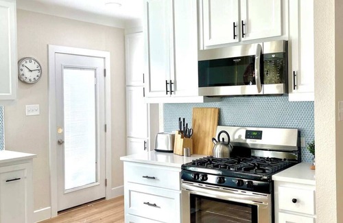 Kessler House | Casa Mariposa: Extended Stays, Pets, Bishop Arts!