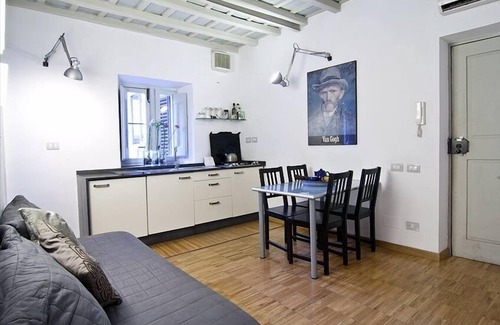 Rione II Trevi Apartment | Casa Maroniti, Your House Next to the Trevi Fountain.