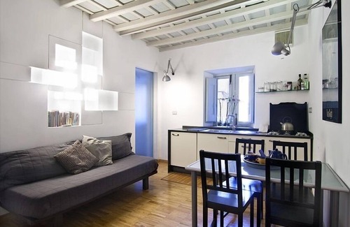 Rione II Trevi Apartment | Casa Maroniti, Your House Next to the Trevi Fountain.