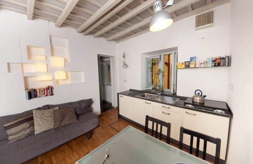 Rione II Trevi Apartment | Casa Maroniti, Your House Next to the Trevi Fountain.