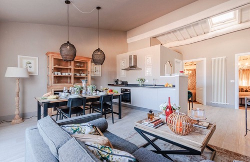 Lucca Historical Center Apartment | Casa Marta, Luxury 2 Bedrooms Apartment with Terrace Inside the Walls of Lucca