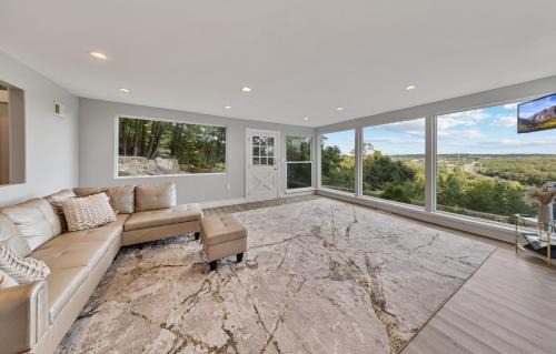 Suffern House | Casa Mattia 4BR Luxury Mountain Home