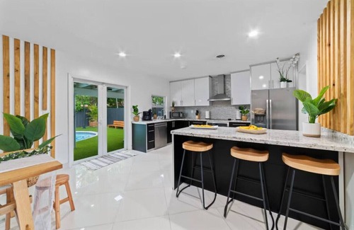 North Miami Beach Villa | Casa Mayaimi Pool Tiki Hut 10 mins Beach