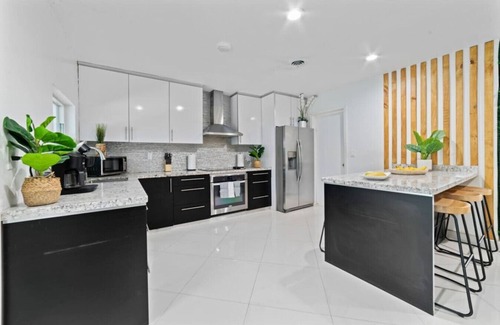North Miami Beach Villa | Casa Mayaimi Pool Tiki Hut 10 mins Beach