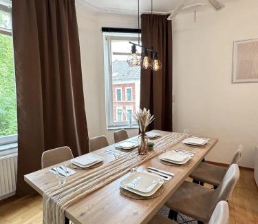 Krefeld Apartment | Casa Mia - Helios Klinik - HBF - Zentrum - Parken - Messe 20 Min