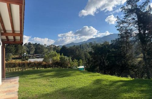 Bello House | Casa moderna san Felix cerca a parapentes y miradores con vista a Medellín