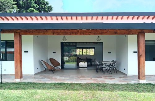 Bello House | Casa moderna san Felix cerca a parapentes y miradores con vista a Medellín