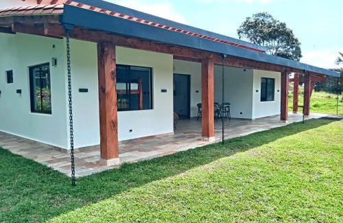 Bello House | Casa moderna san Felix cerca a parapentes y miradores con vista a Medellín