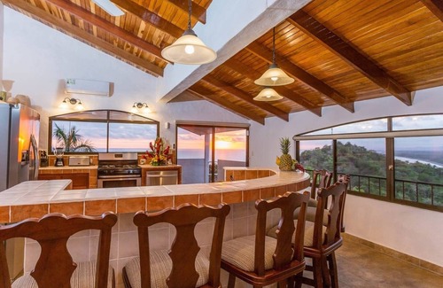 El Cerro House | Casa Moreno - Spectacular Views, Close to Beaches, Marina, Tours, Shopping!