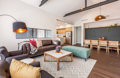 Dunsborough House | Casa Mosé - Your Dunsborough Oasis