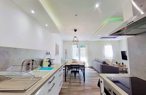 Jouques Apartment | CASA Muriel Pool BBQ Petanque Luxurious Duplex