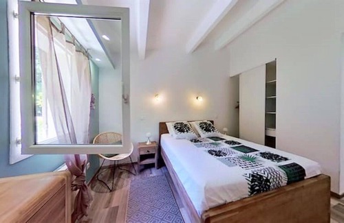 Jouques Apartment | CASA Muriel Pool BBQ Petanque Luxurious Duplex