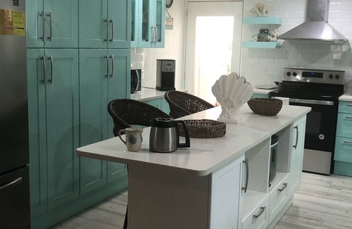 Puerto San Jose House | CASA MURMULLOS a Beach Villa with access to private beach