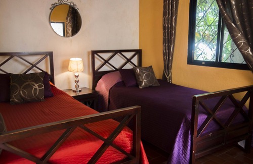 Zona Colonial Bed & Breakfast | Casa Naemie de cuidado de sus sueños!