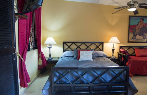 Zona Colonial Bed & Breakfast | Casa Naemie Guest House Cuidado de sus suenos.