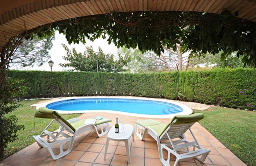 Sant Pere Pescador Ski Chalet | Casa Nautic 1 - A/C, wifi, private pool, barbecue, piano, office.