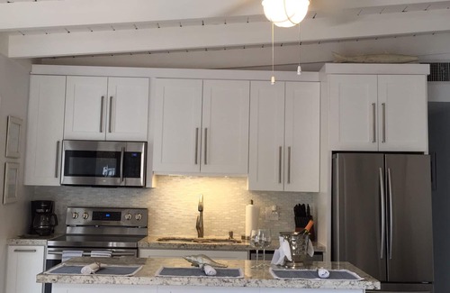 Key Colony Beach House | CASA NAUTICA @ KCB TIKIHUT BIKES KAYAKS PADDLE-BOARDS CABANA CLUB W BEACH & POOL