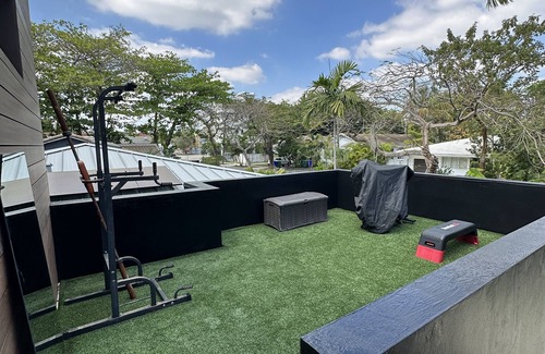 Northeast Miami House | Casa Negra, an oasis within Miami. Art, design, spa retreat. Superhost on ABNB