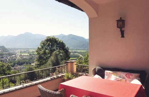 Minusio House | Casa Nespole, family nest with lake view