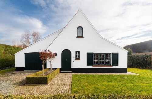 Westende House | Casa Newport - Charming Holiday Home with big garden for 6 guest