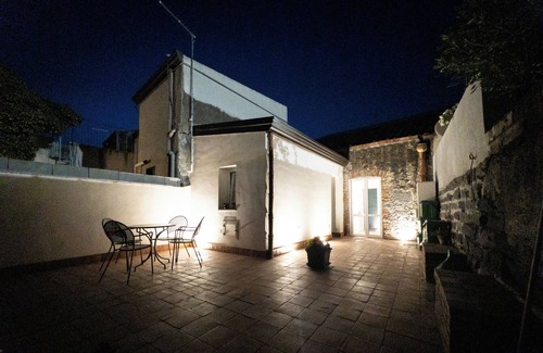 Belpasso House | Casa Nicuzza, a stone's throw from Etnaland and Catania. Family&pet friendly