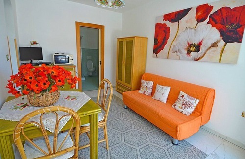 Marina San Gregorio House | Casa Nima: A welcoming independent house situated at a short distance from the beach, with Free WI-FI.