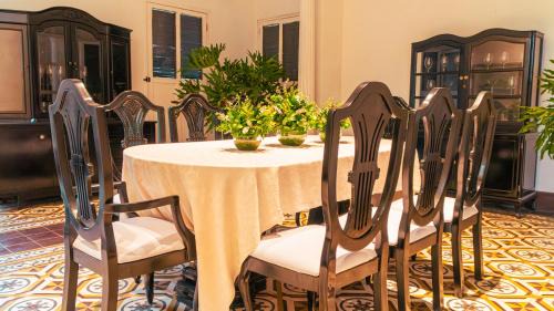 Manga Villa | Casa Niza - Colonial house