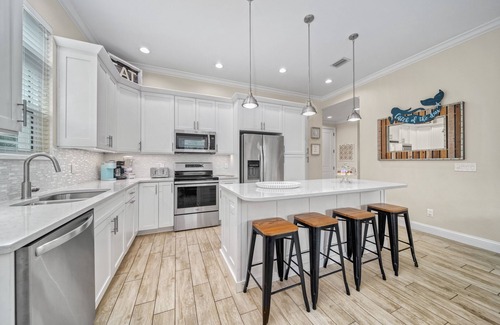 Siesta Key Village House | Casa Ohana | Pet Friendly, Ping Pong Table, Private Heated Pool, Steps to Beach!