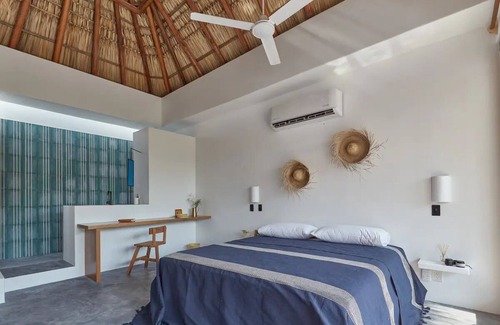 Brisas de Zicatela Bed & Breakfast | CASA OHMA, an elegant Maison de Charme with swimming pool in La Punta