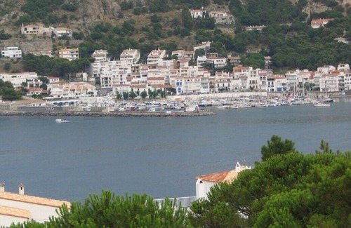 Port de la Selva Apartment | Casa Panorama - Quiet location on the hillside, 100 m to the sea and 15 minutes on foot to the center