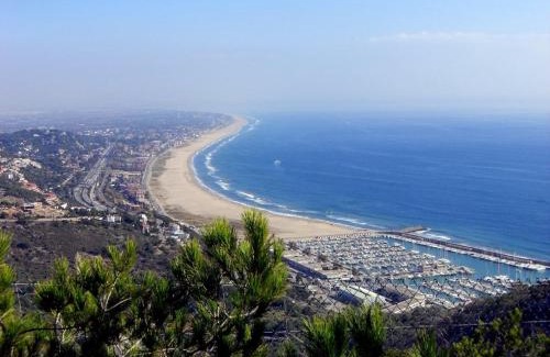 Castelldefels Villa | Casa para 14 entre Mar y Montaña