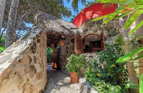 Platanitos Villa | Casa Paraiso, Ocean-front Getaway in a private magical community