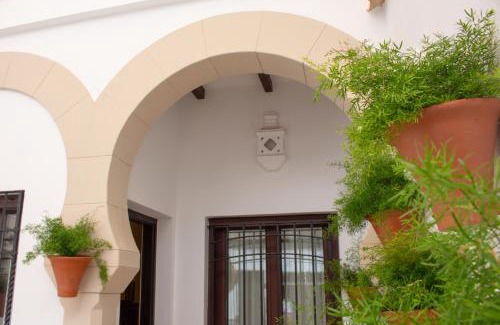 La Catedral House | Casa Patio de los Arcos