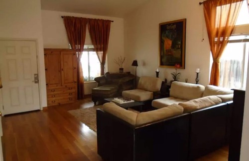 Elk Grove House | Casa Pelligrini, The Perfect Home Away From Home!