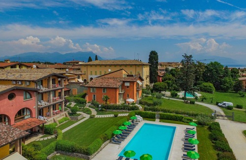 Moniga del Garda House | CASA PETRA&FRANCO: Deluxe 3bdr., Pool, Lake View, Centrally Located, 6-8 people