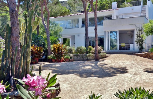Port de la Selva Apartment | Casa PICCOLINA Ground floor apartment by the sea in Cap de C park