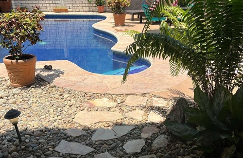 Los Tamarindos House | Casa Playas/Steps to the BEACH/Starlink