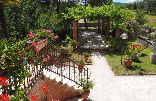 San Gimignano Apartment | Casa Pozzo, surrounded by greenery, just a few km from San Gimignano, ideal for couples