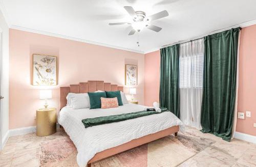 Ludlam House | Casa Praga - Big pool & BBQ - Miami Fun