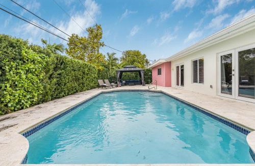 Ludlam House | Casa Praga - Big pool & BBQ - Miami Fun