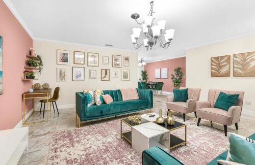 Ludlam House | Casa Praga - Big pool & BBQ - Miami Fun