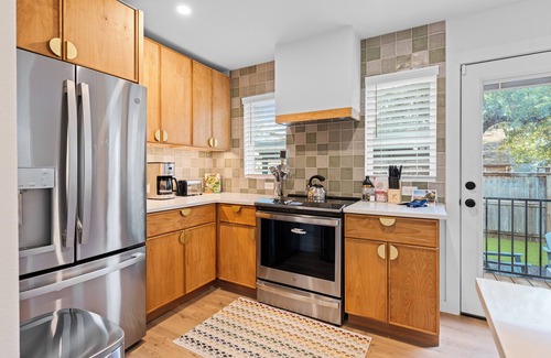 Central East Austin House | Casa Que Canta by AvantStay | Private Pool, Firepit & Walkable East Austin Gem