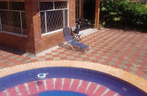 Icononzo House | Casa Quinta Con piscinas Melgar TOLIMA