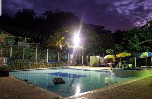 Icononzo House | Casa Quinta Con piscinas Melgar TOLIMA