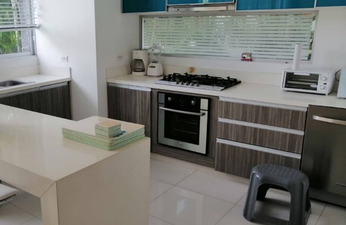 Girardot House | Casa Quinta Privada en Lagos del Peñón