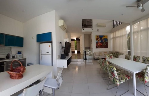 Girardot House | Casa Quinta Privada en Lagos del Peñón