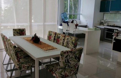 Girardot House | Casa Quinta Privada en Lagos del Peñón