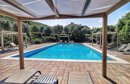 Iano House | Casa Raissa B: A characteristic and welcoming apartment that is part of a villa immersed in a splendid landscape, in a lovely little hamlet, with Free WI-FI.
